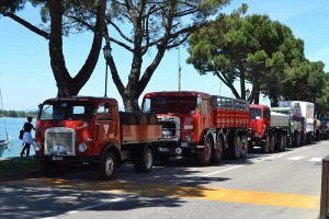 Camion e bus d?antan protagonisti a Jesi