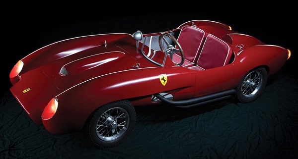 Un modellino Ferrari 250 Testa Rossa venduto all’asta a 82 mila euro.