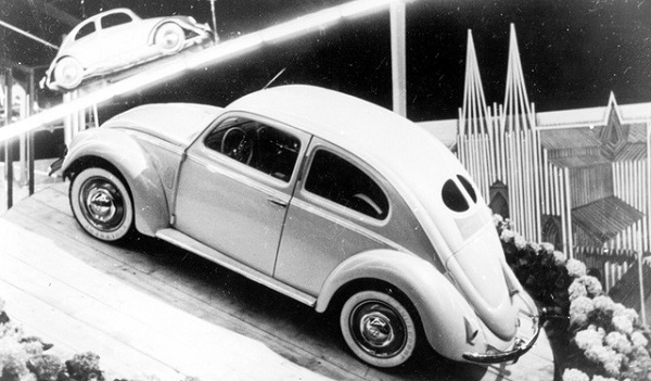Volkswagen, circa 70 anni fa veniva prodotto il primo Maggiolino.