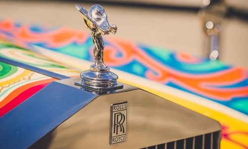 La Rolls-Royce di John Lennon si presta a festeggiare la nuova versione.