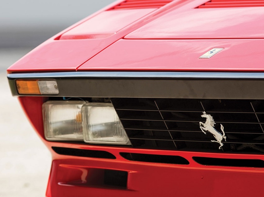 Un’iconica Ferrari all’asta “Passione e Leggenda”.