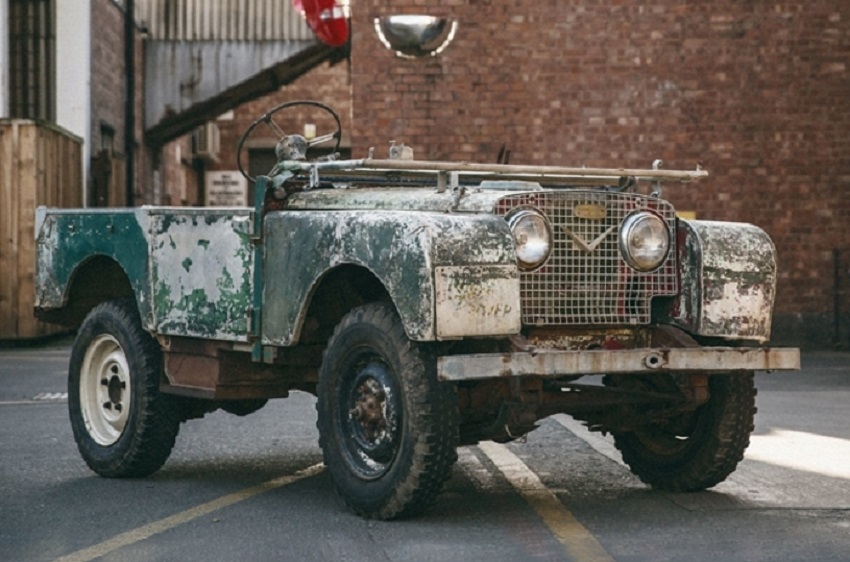 Per 70 anni Land Rover, via al restauro della vettura numero uno.