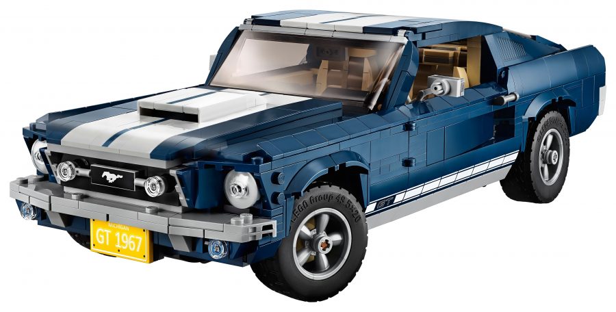 I mattoncini della Lego creano una piccola Ford Mustang.