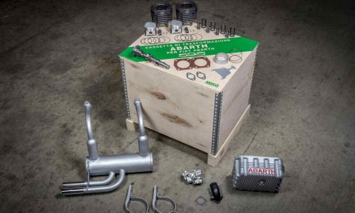 L’iconico kit di elaborazione motore marchiato Abarth.