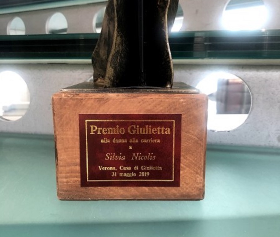 Il Premio Giulietta 2019 alla Presidente del Museo Nicolis.