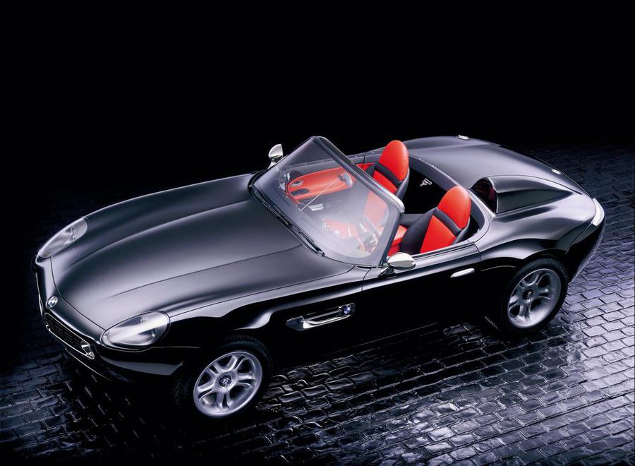 Bmw Z8, venti anni fa debuttava la roadster di James Bond.