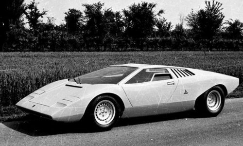 Lamborghini Countach LP 500 compie 50 anni.