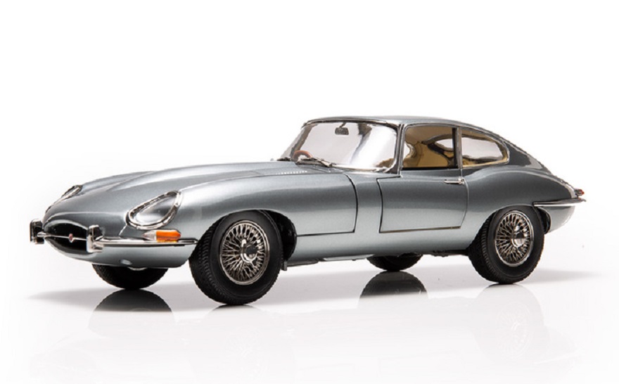 Jaguar crea gamma oggetti per celebrare 60 anni della E-type.