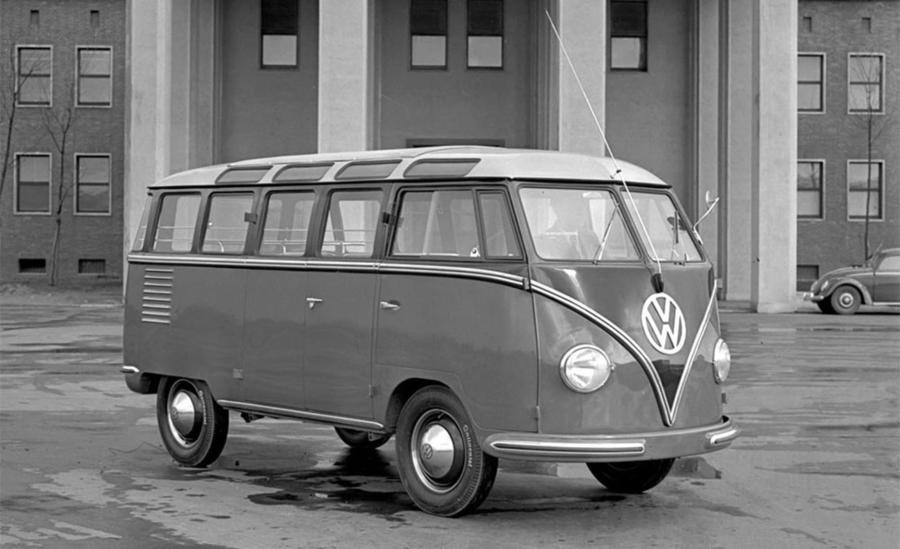 Volkswagen Bulli ‘Samba’, 70 anni per il ’23 finestrini’.