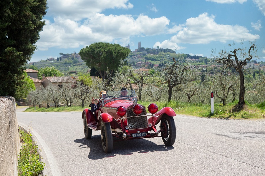 Il Circuito Stradale del Mugello 2022 è di Aliverti e Valente su Alfa Romeo 6C 1750 SS Zagato del 1929.