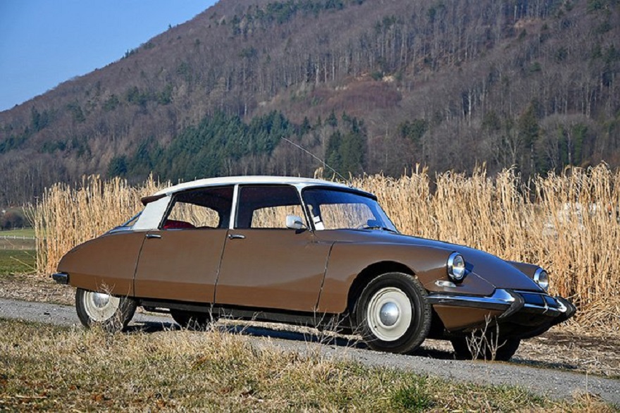 DS 19, nel 1955 il debutto al Salone dell’Auto di Parigi.