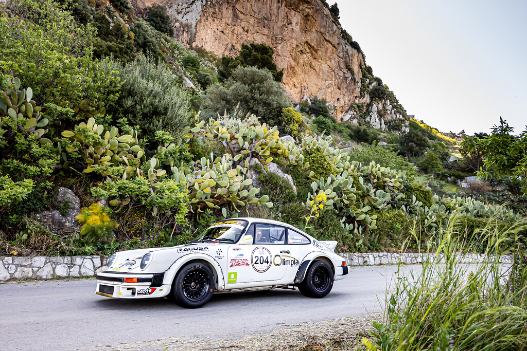 Vittoria di Mannino-Messineo su Porsche 911 SC al Targa Florio Historic Rally.