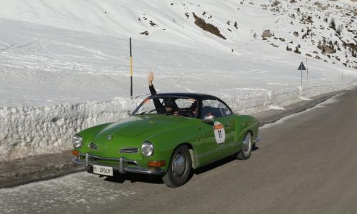 WinteRace 2024: 70 Equipaggi Pronti a Conquistare le Alpi con Auto Storiche e Supercar Iconiche.