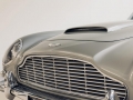 All'asta Aston Martin di Sean Connery, l'auto di James Bond 
Una DB5 del 1964, si stima che raggiunga i 2 mln di dollari 
NEW YORK 
(ANSA) - NEW YORK, 31 MAG - Una Aston Martin di proprietà del defunto Sean Connery sarà messa all'asta dagli eredi tramite la Broad Arrow Auctions di Detroit il prossimo 18 agosto. Si tratta di una DB5 del 1964. Si stima che possa raggiungere i 2 milioni di dollari. Connery, morto nel 2020, ha interpretato il ruolo dell'iconica spia britannica in sette film dal 1962 al 1983. L'Aston Martin DB5 è apparsa in otto film del franchise James Bond a partire da Agente 007 - Missione Goldfinger (Goldfinger) del 1964, diretto da Guy Hamilton. Secondo il figlio Jason, Connery non guidò mai questo modello specifico in alcun film della saga 007, ma acquistò la vettura e amava guidarla. L'auto che andrà all'asta era inizialmente di colore nero, ma è stata verniciata in grigio argento in modo da essere simile a quella guidata nel film. Ha inoltre interni in pelle Connelly rossa. Nell'ultimo film della serie, No Time To Die (2021) la DB5 è la vettura da cui Bond (Daniel Craig) aziona le mitragliatrici nascoste nei fari durante un drift a 360 gradi. (ANSA)