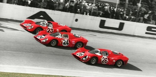 Daytona 1967: la parata di Ferrari all’arrivo.