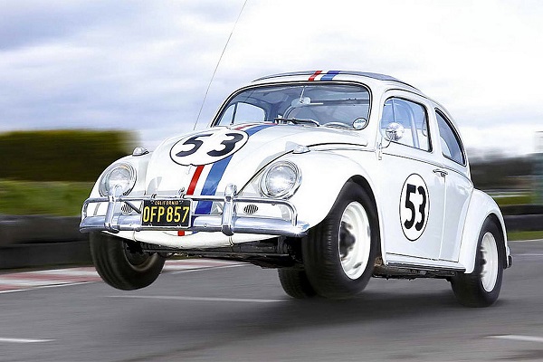 Il Maggiolino Herbie originale all’asta a 86.000 dollari.
