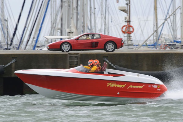 Una Ferrari per il mare!