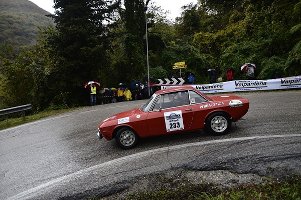 Al Rally Valpantena 2016 vincono Messina – Cuccotti su Lancia Fulvia.
