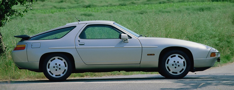 Porsche 928, la prima con motore anteriore, compie 40 anni.