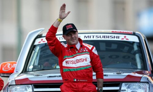 Miki Biasion mette all’asta per beneficenza una sua tuta da gara.