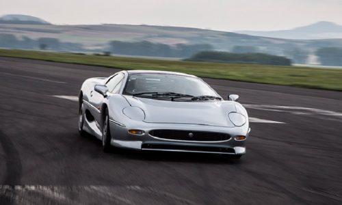 La Jaguar XJ220 torna a vestire pneumatici Pirelli