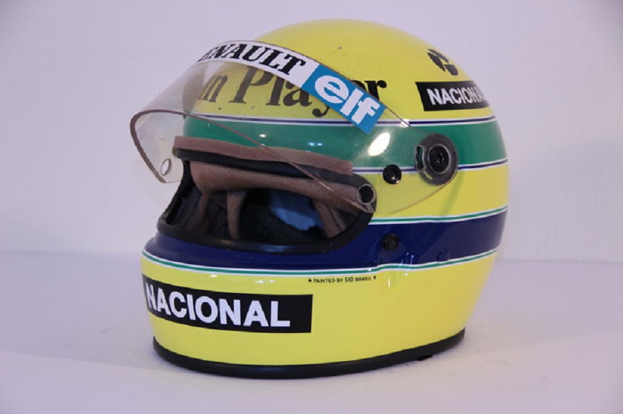 All’asta casco Ayrton Senna con cui sfidò esordiente Schumi.