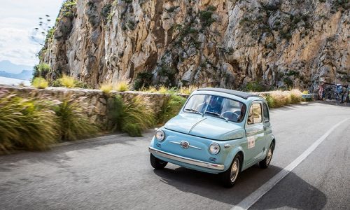 Il Fiat 500 Club Italia per i commercianti e le famiglie del Ponte Morandi.