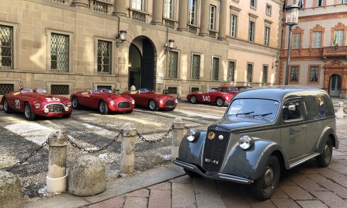 Le Ferrari d’epoca carrozzate Touring protagoniste nel cuore di Milano.