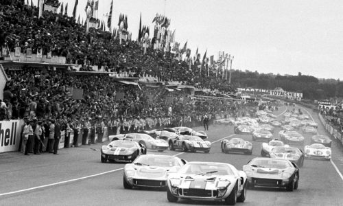 Libro Ferrari contro Ford. La guerra dei quattro anni.