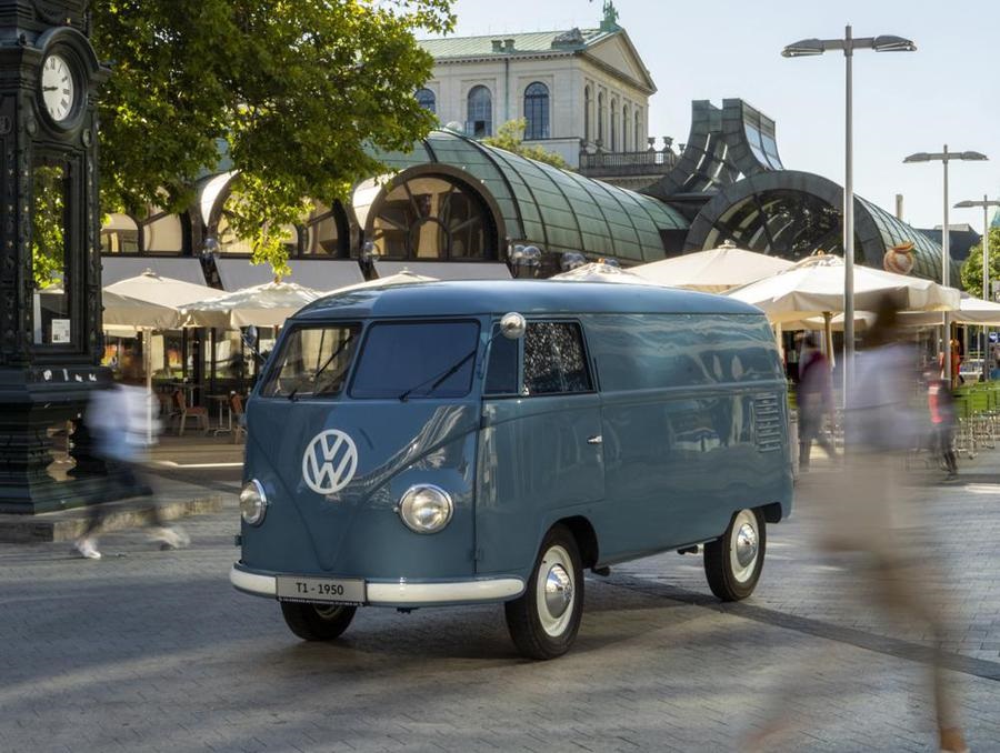 Volkswagen festeggia 70 anni del Bulli T1 telaio 20-1880.