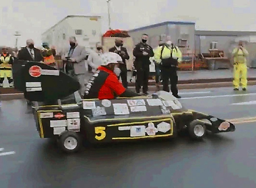 Guinness Record, Andretti su auto-torta a 27,5 km all’ora.