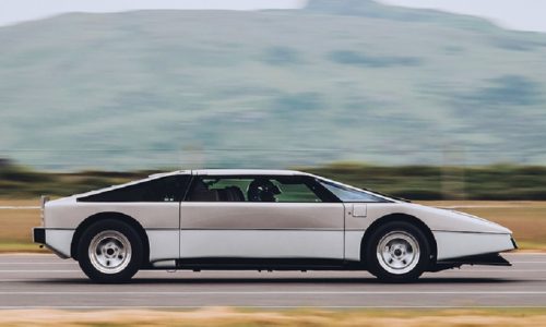 Aston Martin Bulldog, dopo 45 anni superata barriera 300 km/h.