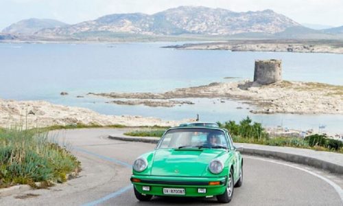 La Porsche 911 di Valerio Rimondi e Liana Fava vincono la Baia delle Ninfe 2023.