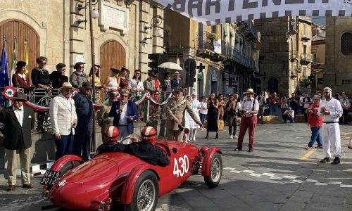 Gran Premio La Motta: Un Viaggio nel Tempo nell’Automobilismo Siciliano degli Anni ’50.