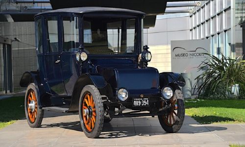 Una Damigella d’Onore Elettrizzante per #ForumAutoMotive 2024: La Baker Raunch & Lang del 1919.