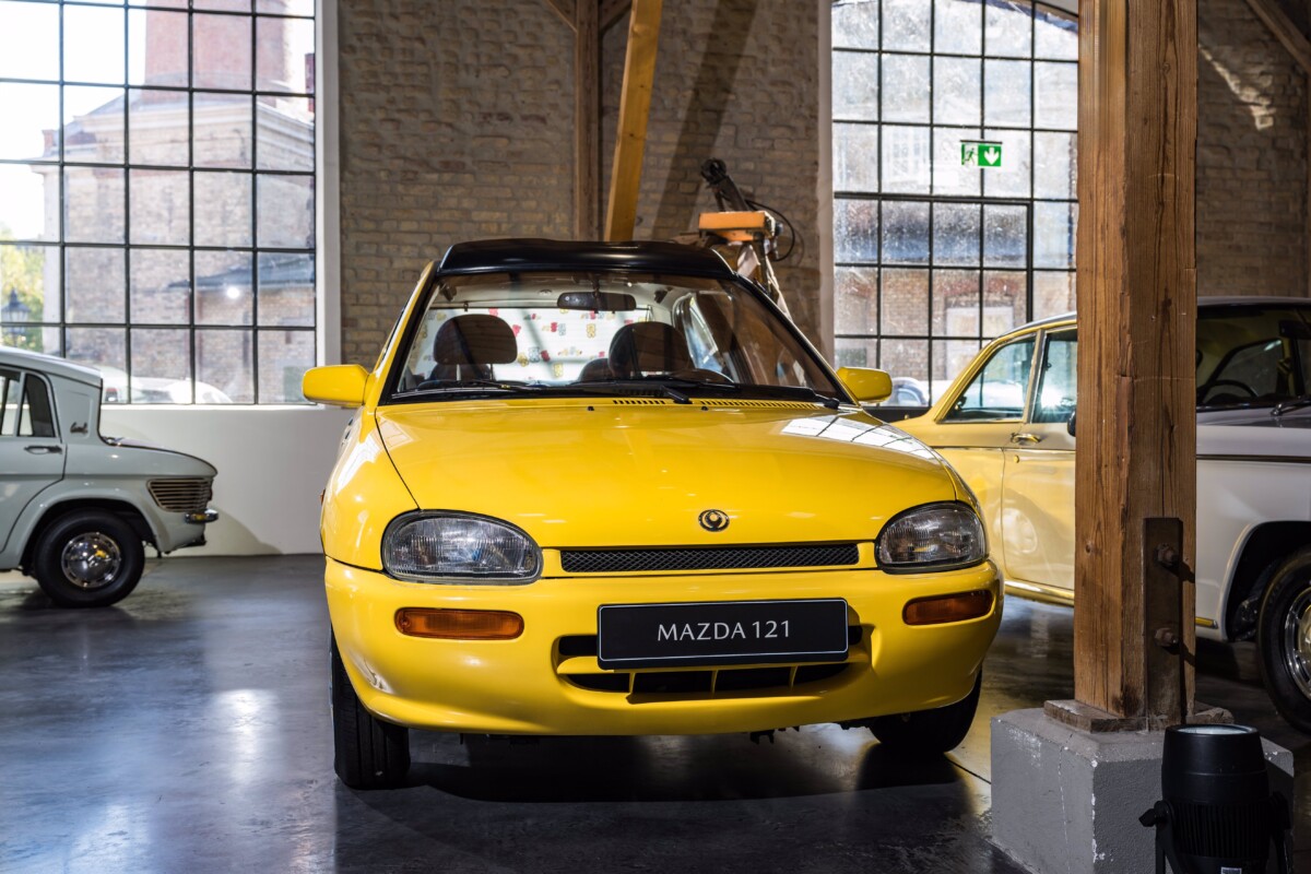 Mazda 121 “Goldy” Limited Edition: una dolce scoperta nel Museo Frey di Augusta.