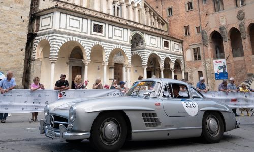 Mercedes Ali di Gabbiano alla 1000 Miglia 2024: Un’Esperienza Esclusiva per Tre Appassionati Fortunati.