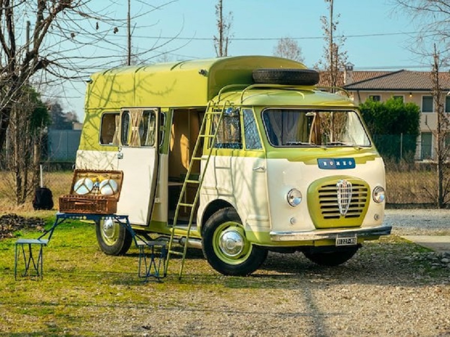 All’Asta da Bonhams un Alfa Romeo T10 Autotutto del 1955 Trasformato in Camper.