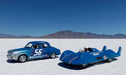 Renault Celebra la Sua Storia tra Terra e Cielo a Rétromobile.