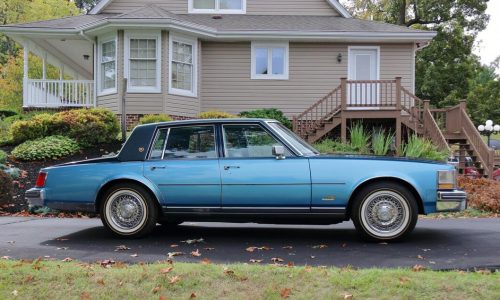 Cadillac Seville di Elvis Presley all’Asta: Un Pezzo di Storia del Rock.