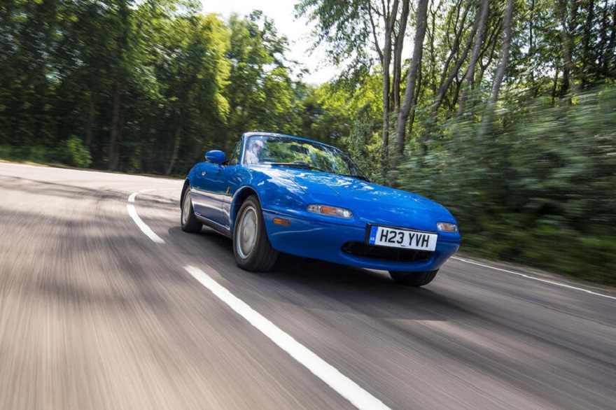 Icona senza tempo: La Mazda MX-5 NA celebra 35 anni di successo.