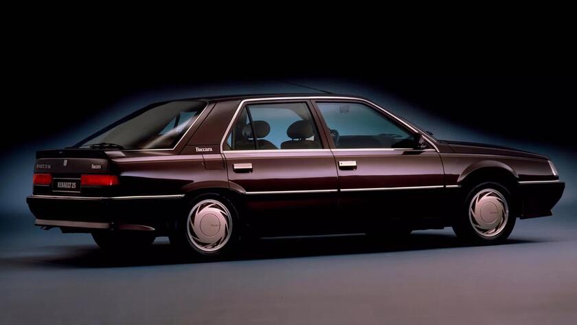 Renault 25: Incompresa in Italia, ma un’Eleganza Francese celebrata in Patria.