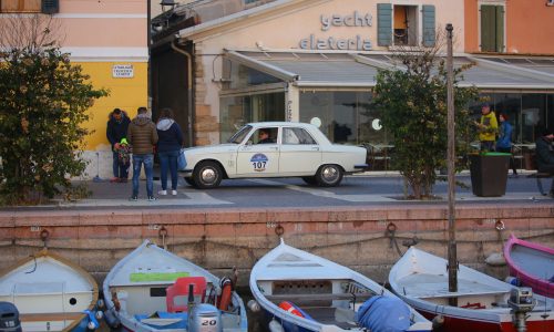 La Coppa Giulietta&Romeo Riporta lo Spirito delle Auto d’Epoca sullo Splendido Lago di Garda.
