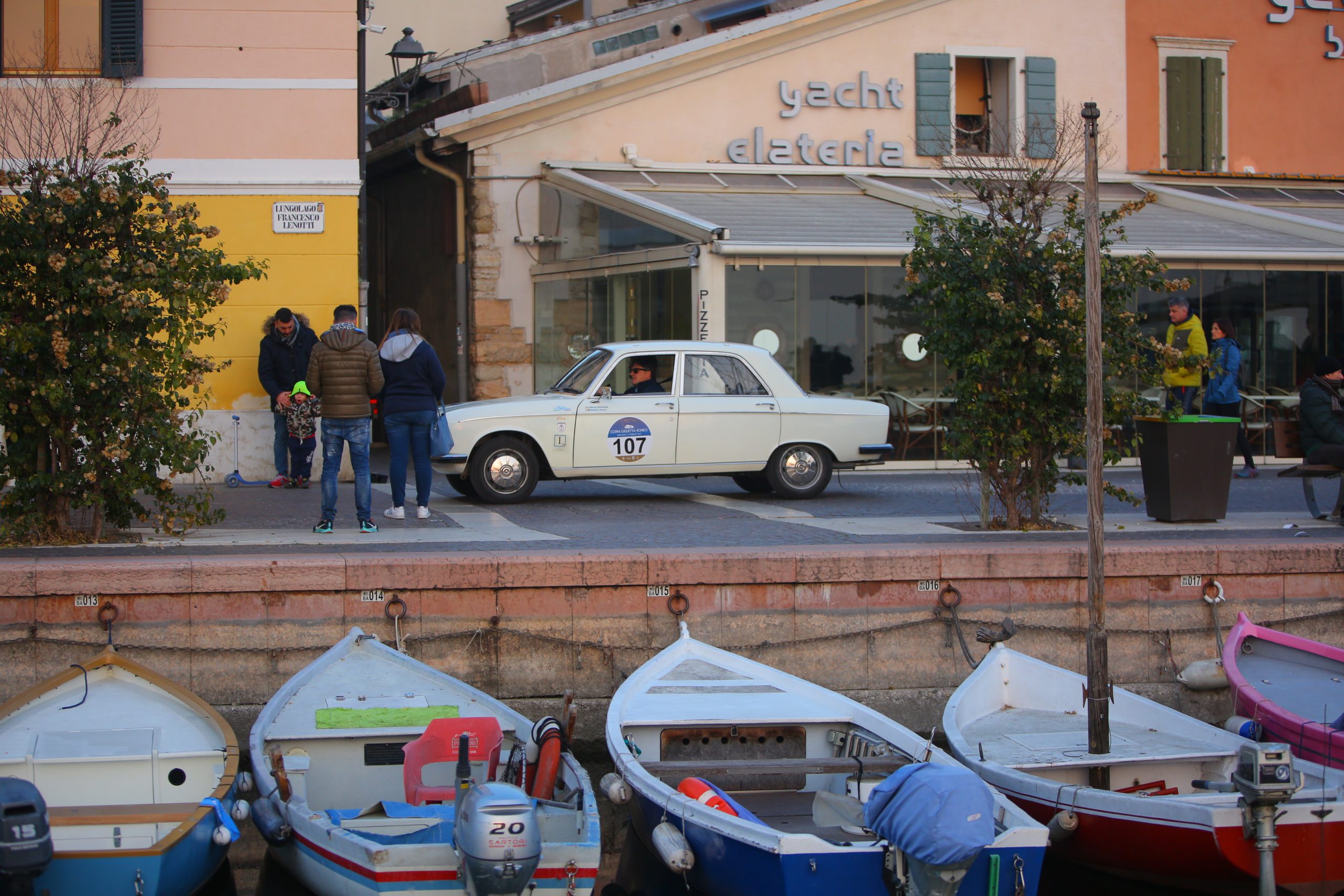 La Coppa Giulietta&Romeo Riporta lo Spirito delle Auto d’Epoca sullo Splendido Lago di Garda.