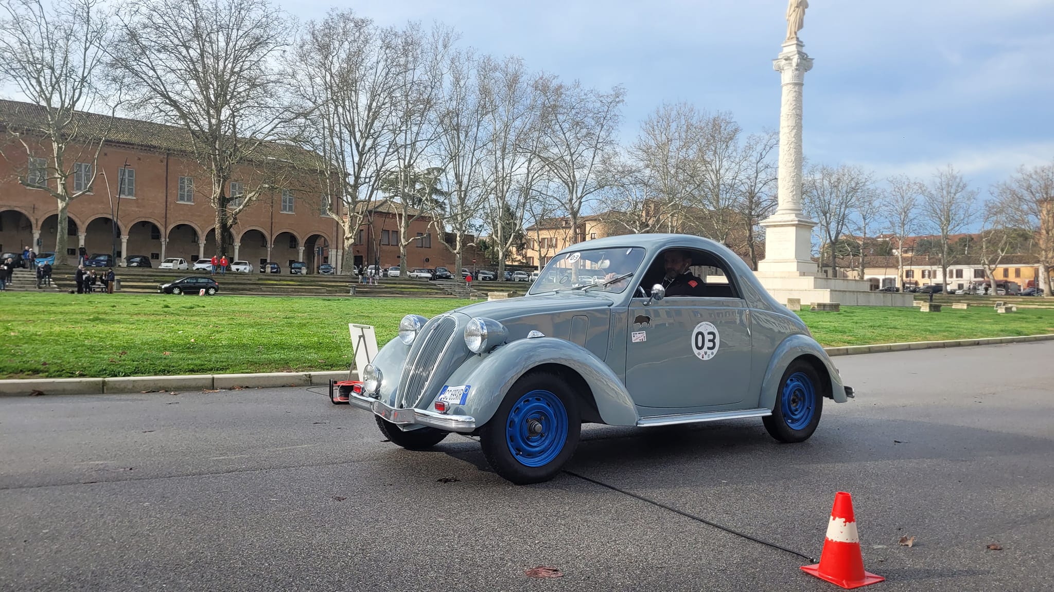 Destra e Sinistra Po: Una Celebrazione Epocale delle Auto d’Epoca lungo il Fiume Po.