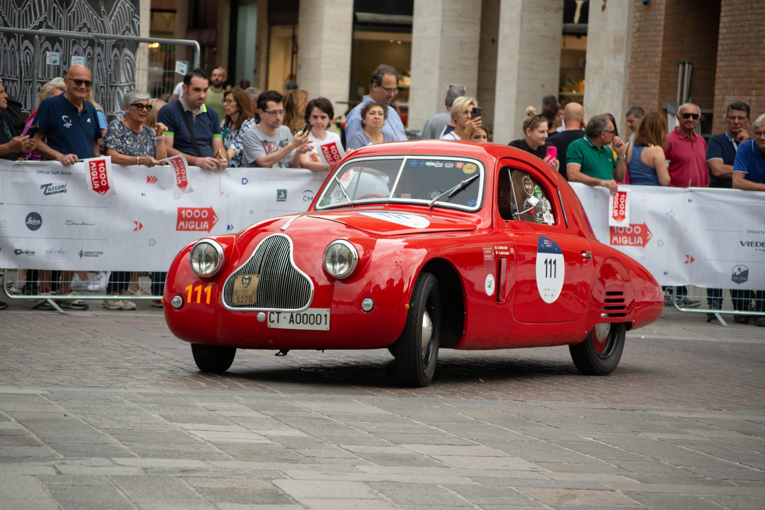 La Freccia Rossa: Un’Epopea di Passione sulle Strade d’Italia.