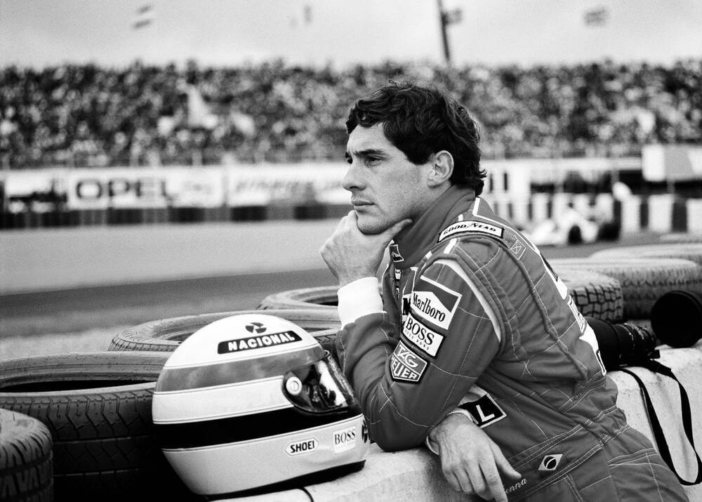 Ayrton Senna: Il MAUTO dedica una mostra commemorativa al leggendario pilota.