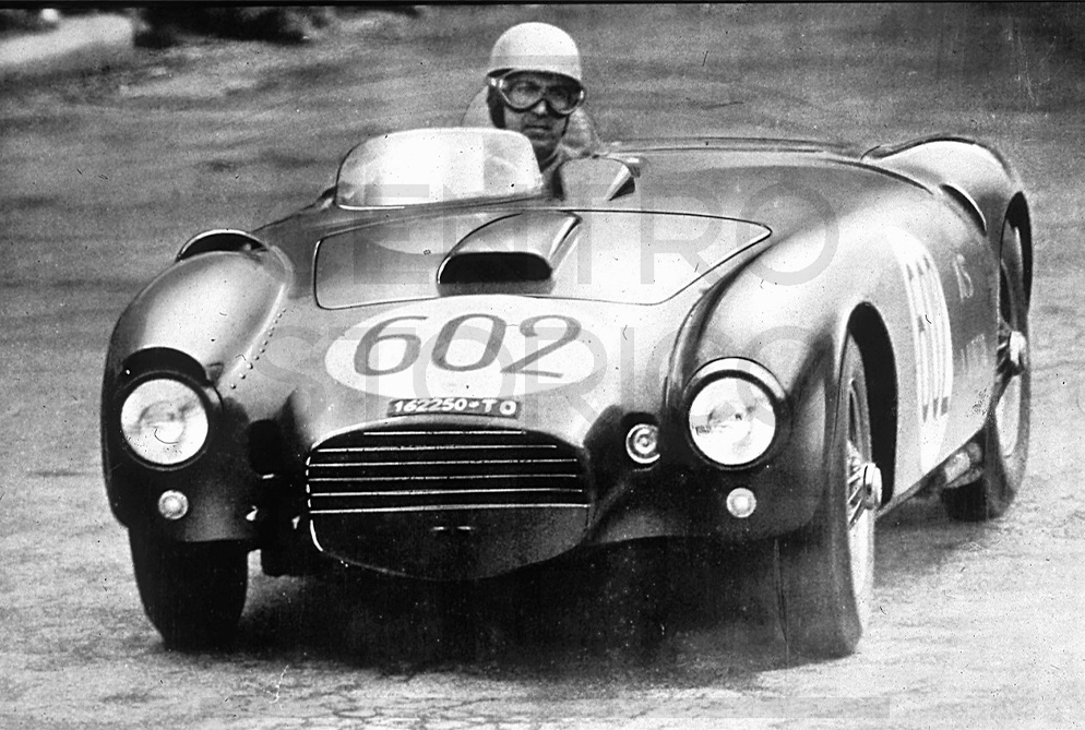 Lancia D24 Spider Sport: Il Fulmine Italiano che Conquistò il Mondo.