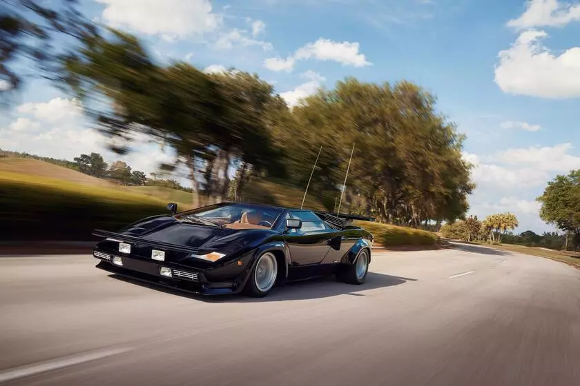 45 anni per la Lamborghini Countach di The Cannonball Run.