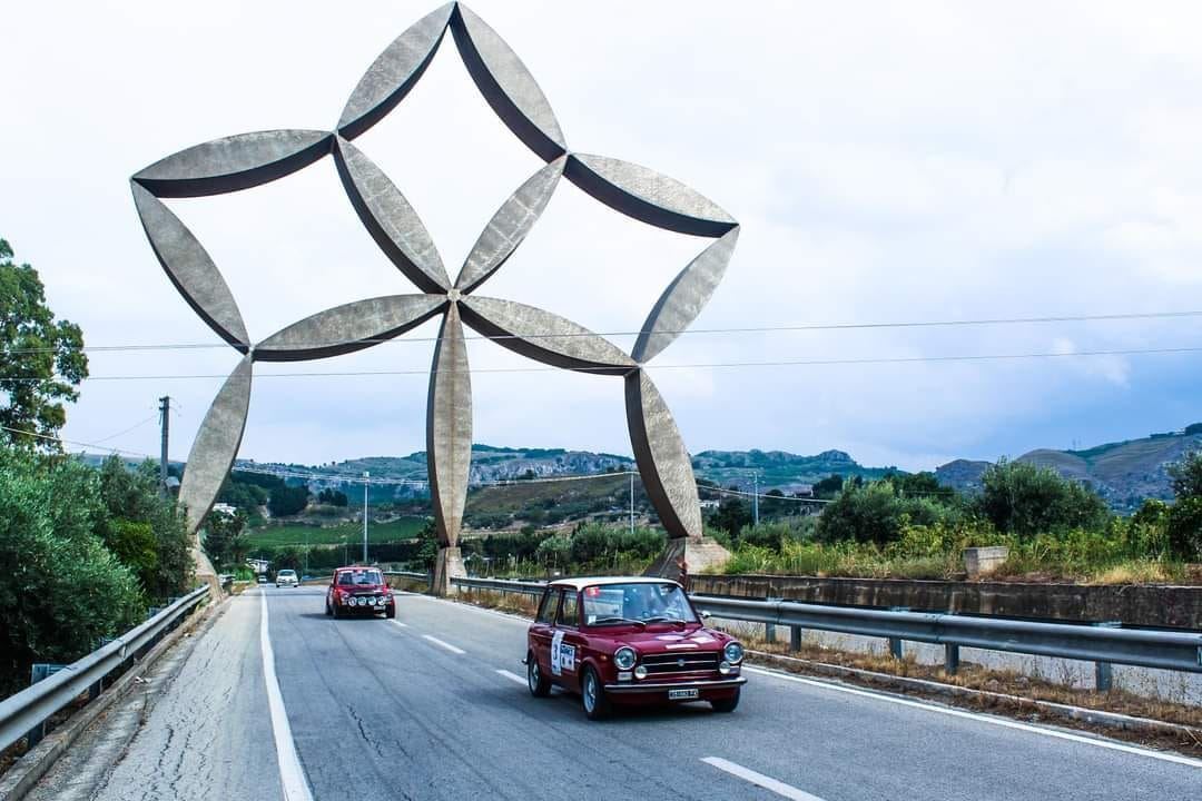 Trofeo Cave di Cusa 2024: Auto Storiche e Spettacolo tra Mare e Archeologia in Sicilia.